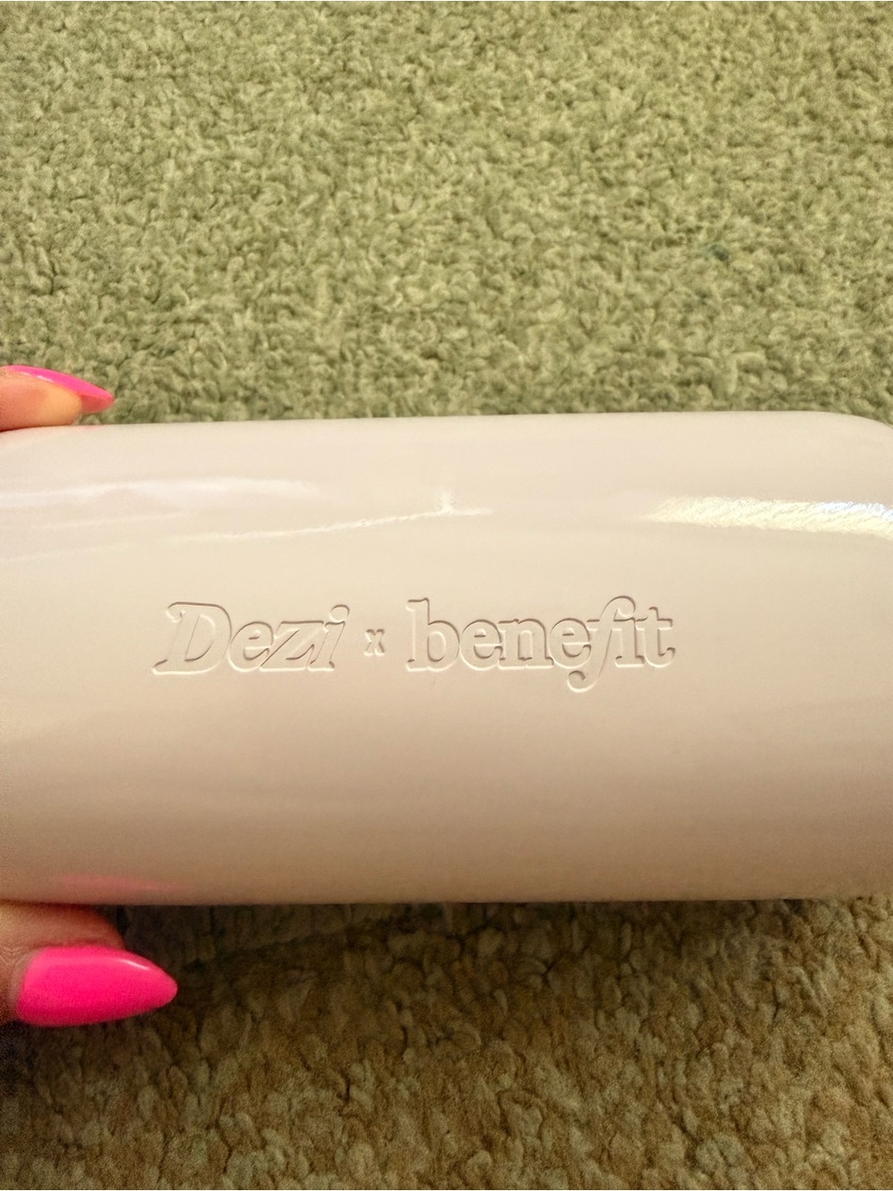 Sunglass/eyewear case.